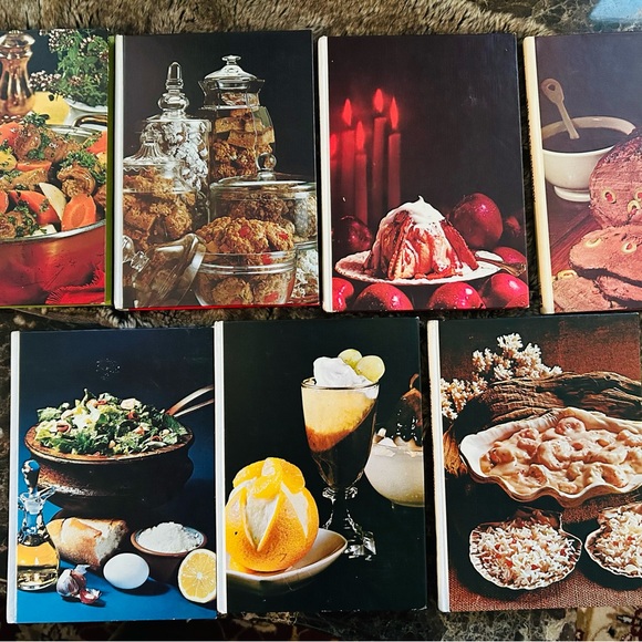 Seven vintage hardcover Southern Living cookbooks - Picture 2 of 9